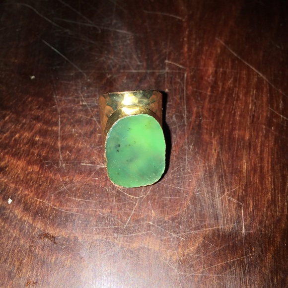 Gold plated green stone adjustable ring - Picture 2 of 2
